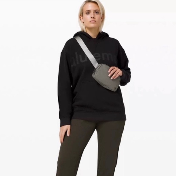 Brand New Lululemon Everywhere Belt Bag Sage Grey NWT - Picture 3 of 12